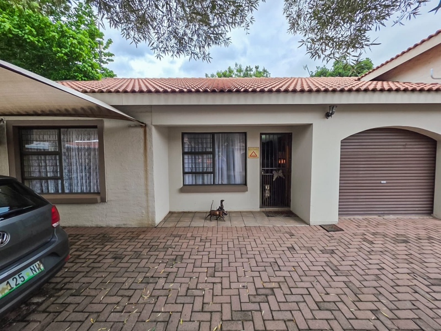 3 Bedroom Property for Sale in Kannoniers Park North West